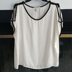 Blouse, flowing with open arms